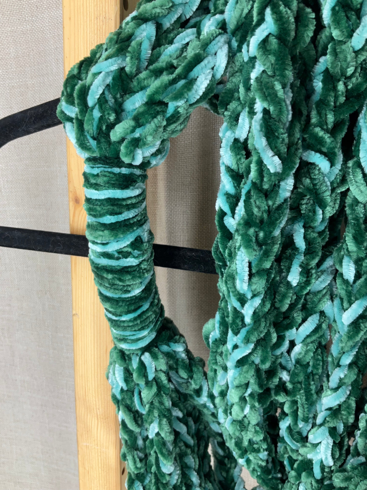 “Spearmint" Luscious Lei - Medium, Triple