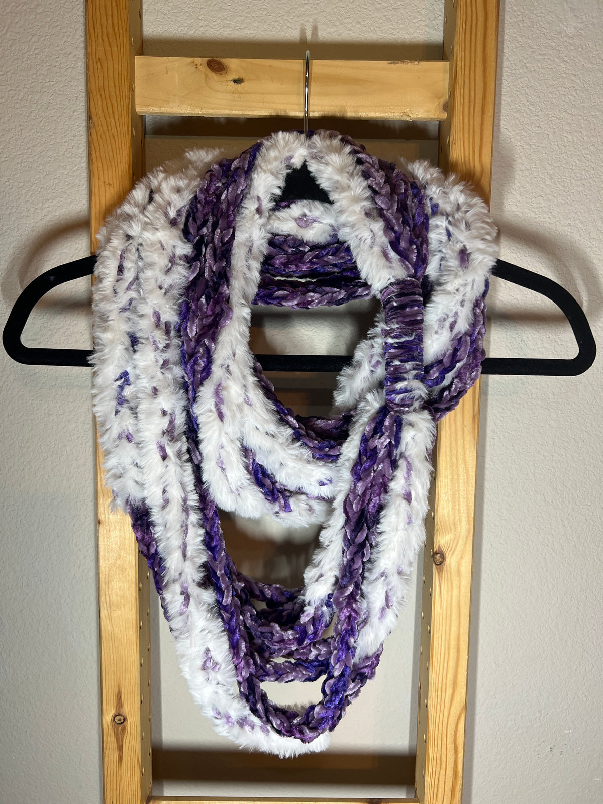"Violet Viper" Luscious Lei, Medium, Fur