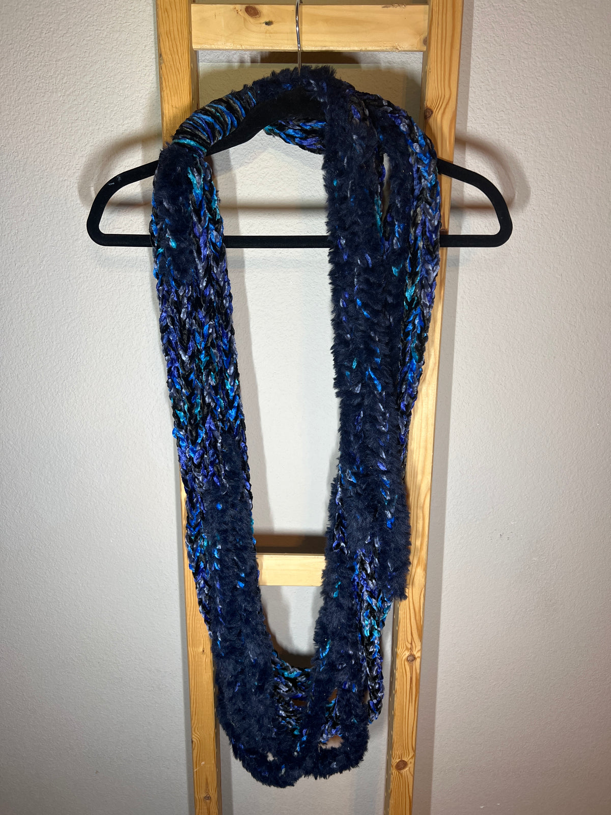 "Sapphire Rhino" Luscious Lei, Medium, Fur