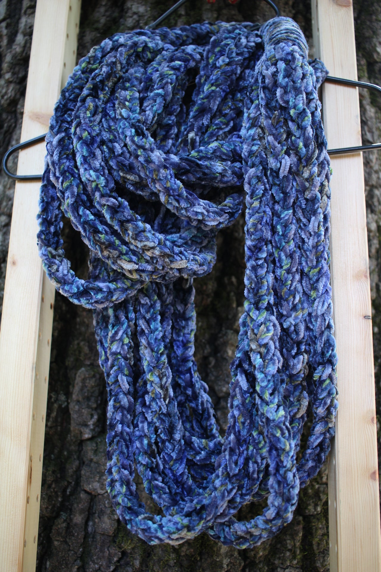 "Lazy River" Luscious Lei - Medium, Triple