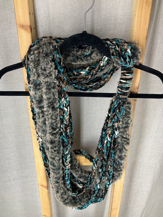 “Teal Tigress" Luscious Lei, Medium, Fur