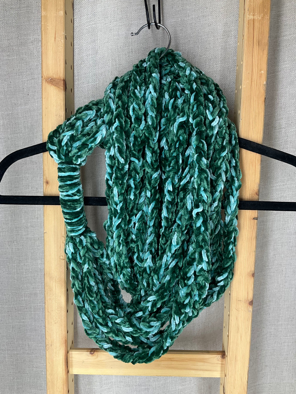 “Spearmint" Luscious Lei - Medium, Triple
