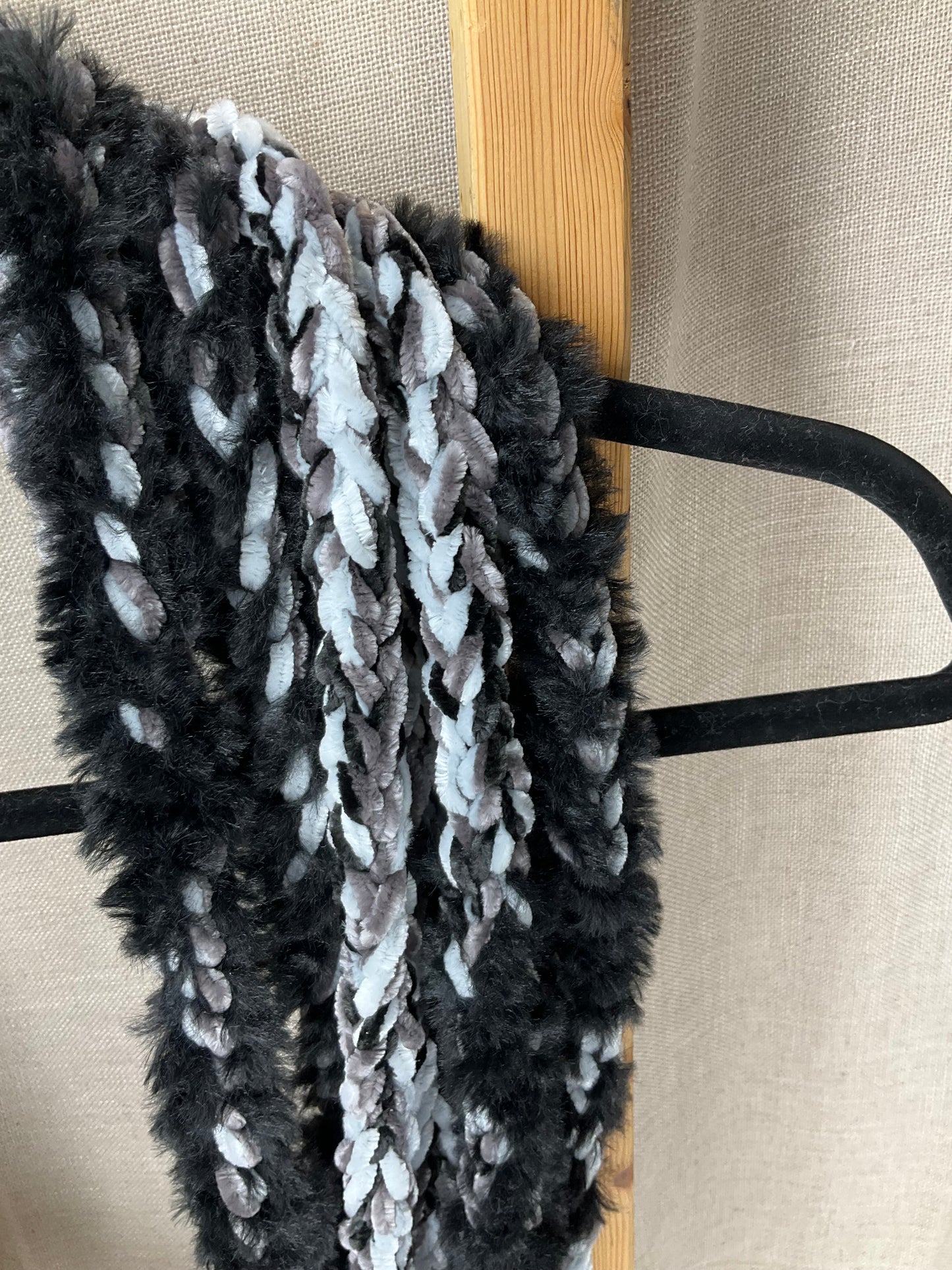 “Onyx Ox" Luscious Lei, Medium, Fur