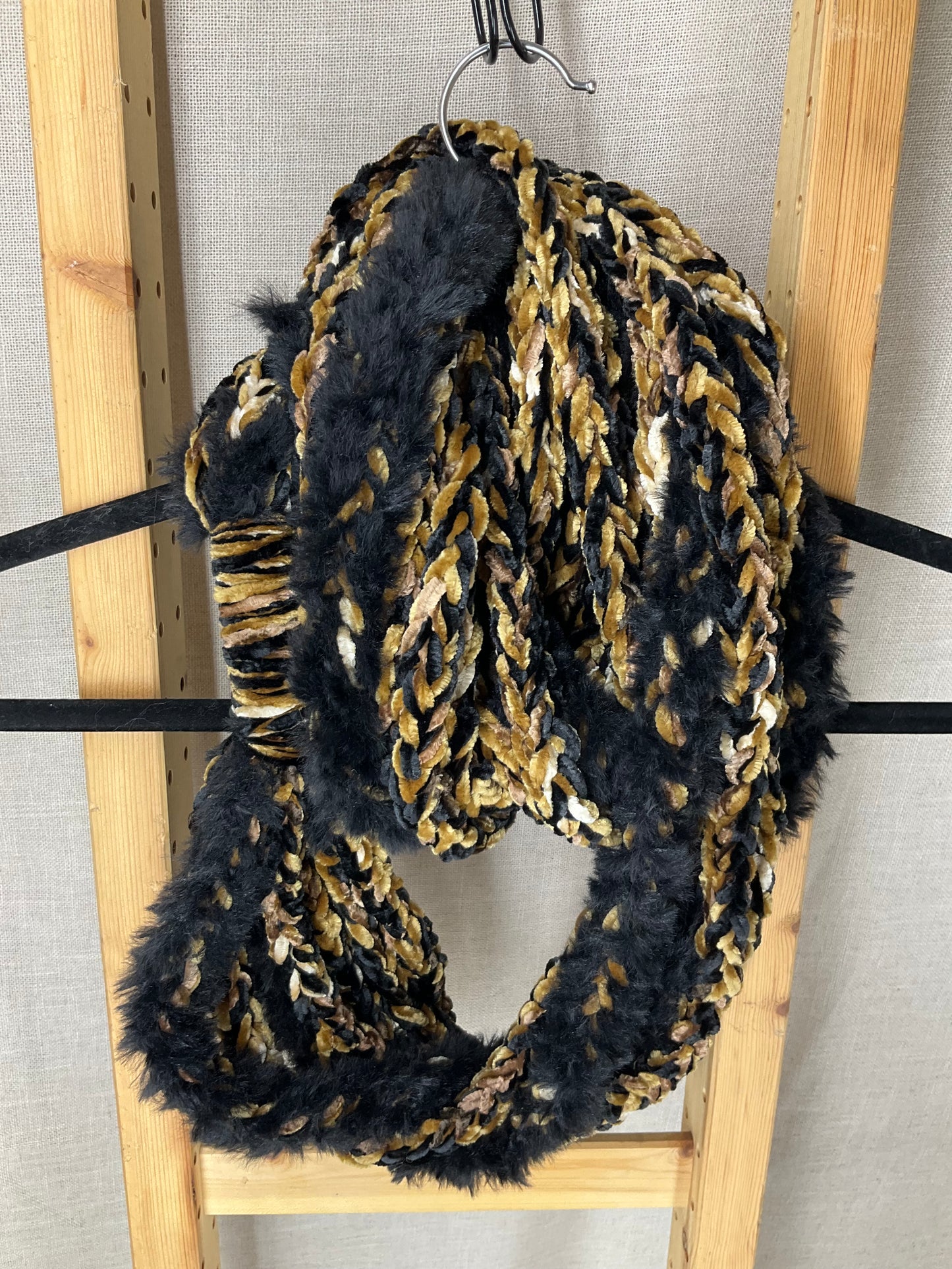 “Golden Giraffe" Luscious Lei, Medium, Fur