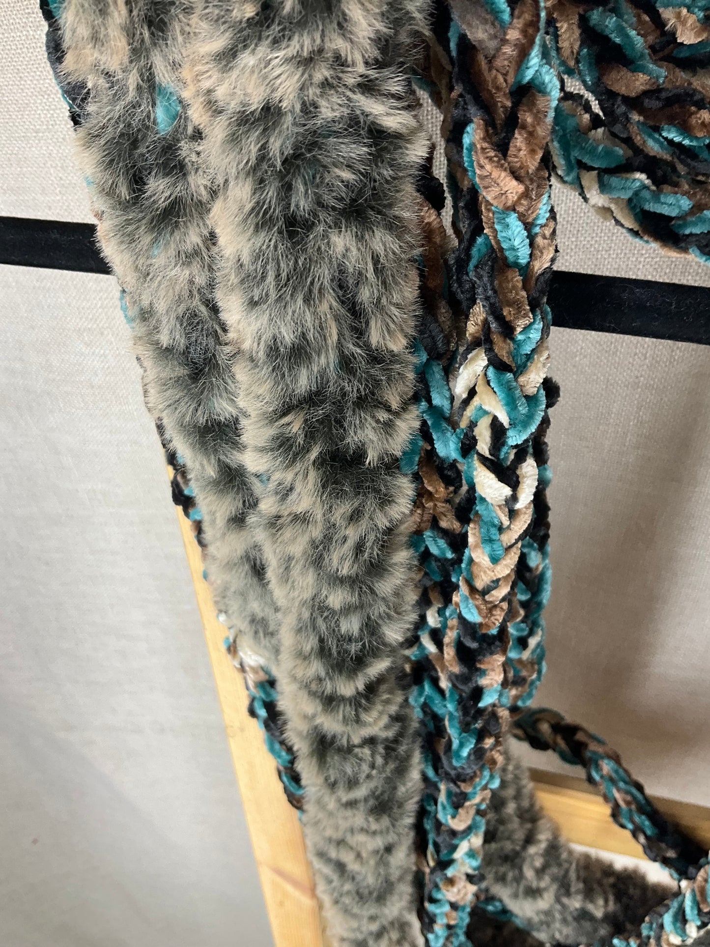 “Teal Tigress" Luscious Lei, Medium, Fur