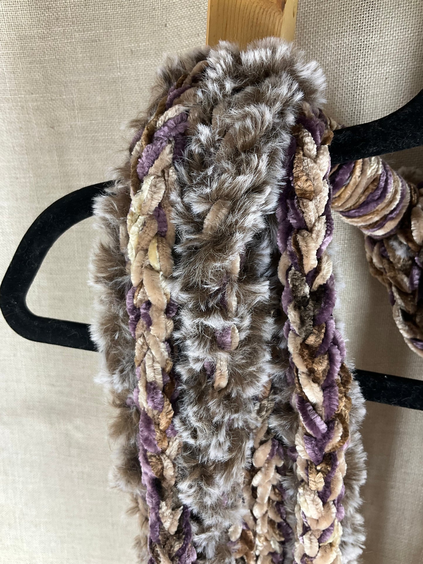 “Brown Bear" Luscious Lei, Medium, Fur