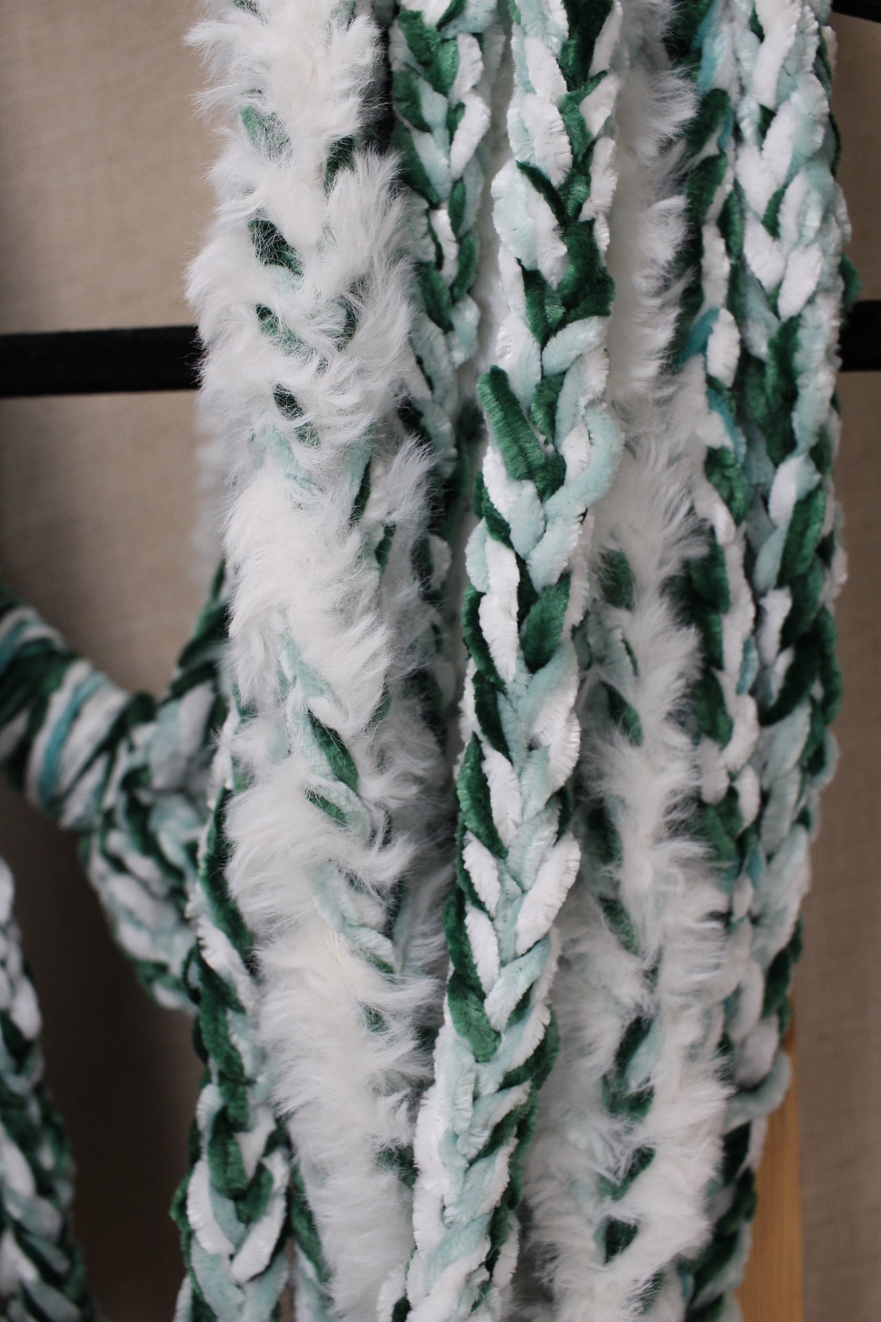 "Jade Panda" Luscious Lei, Medium, Fur