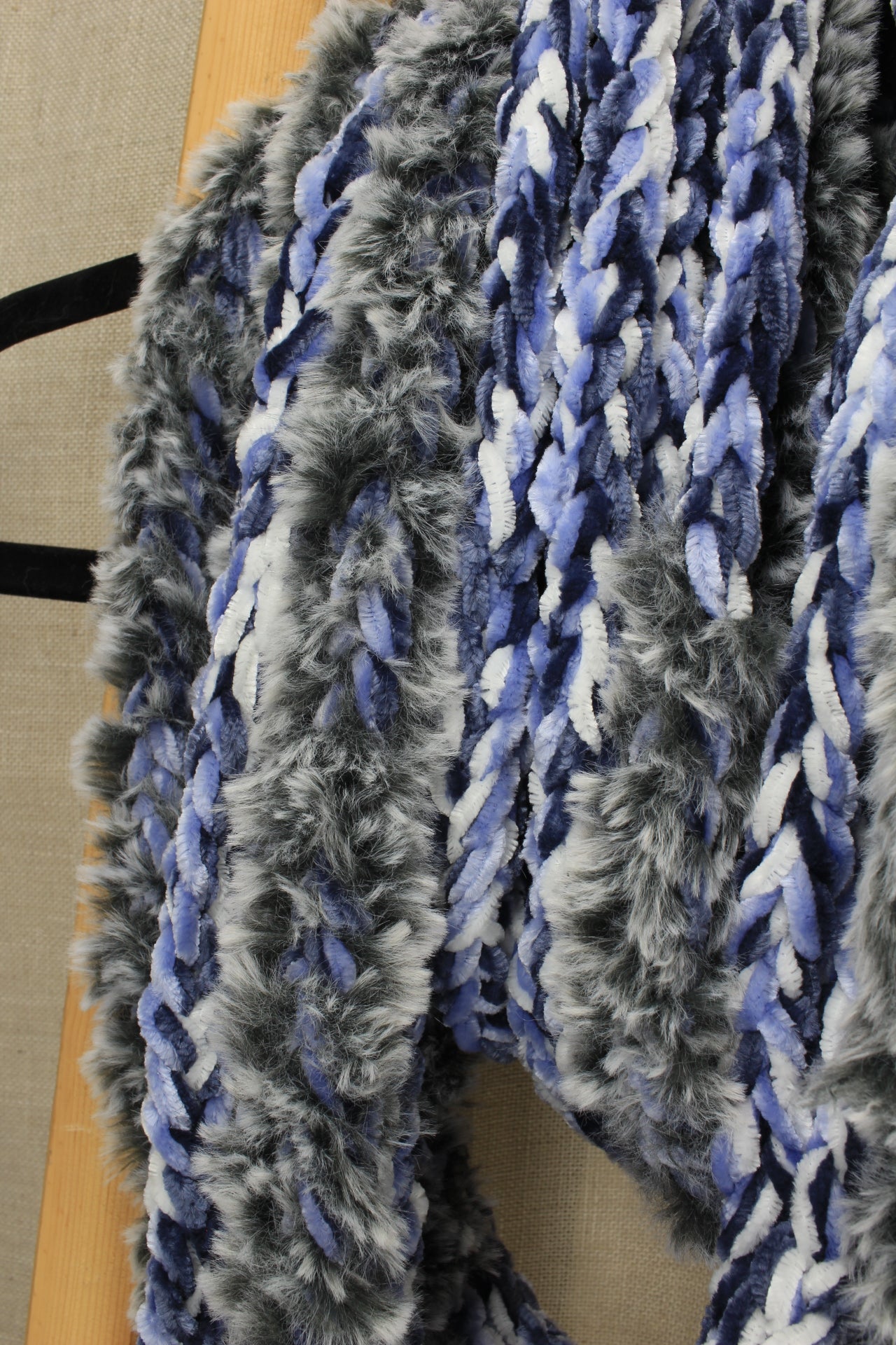 "Frost Wolf" Luscious Lei, Medium, Fur