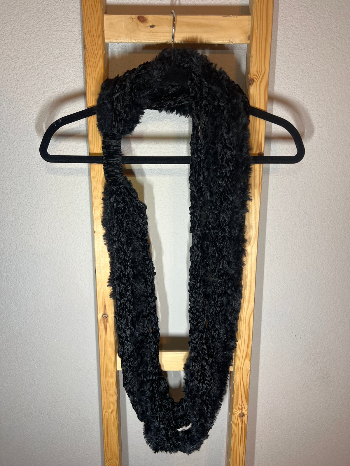 "Void Kitten" Luscious Lei, Medium, Fur