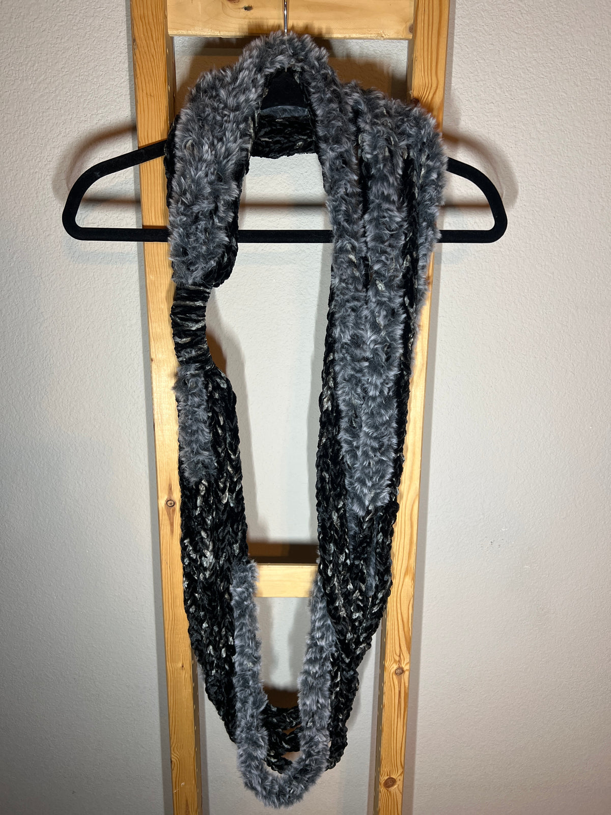 "Eclipse Owl" Luscious Lei, Medium, Fur
