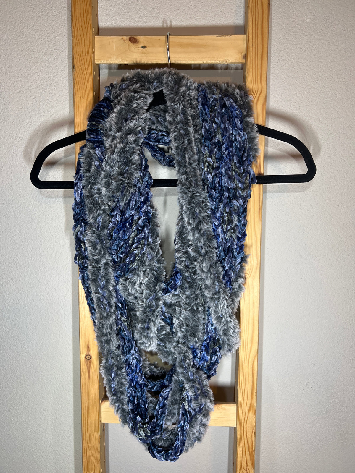 "Manta Ray"  Luscious Lei, Large, Fur