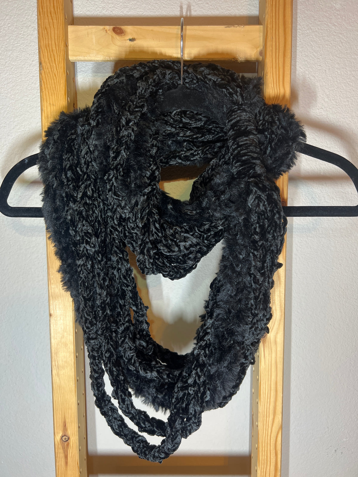 "Void Kitten" Luscious Lei, Medium, Fur