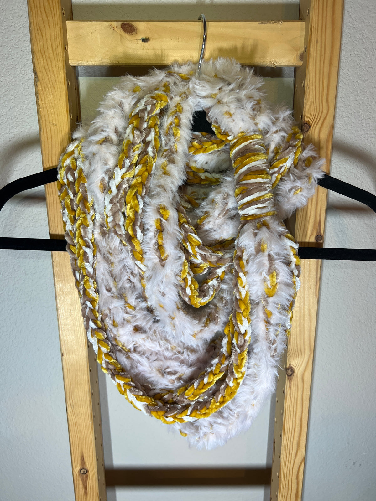 "Heavenly Hummingbird" Luscious Lei, Medium, Fur