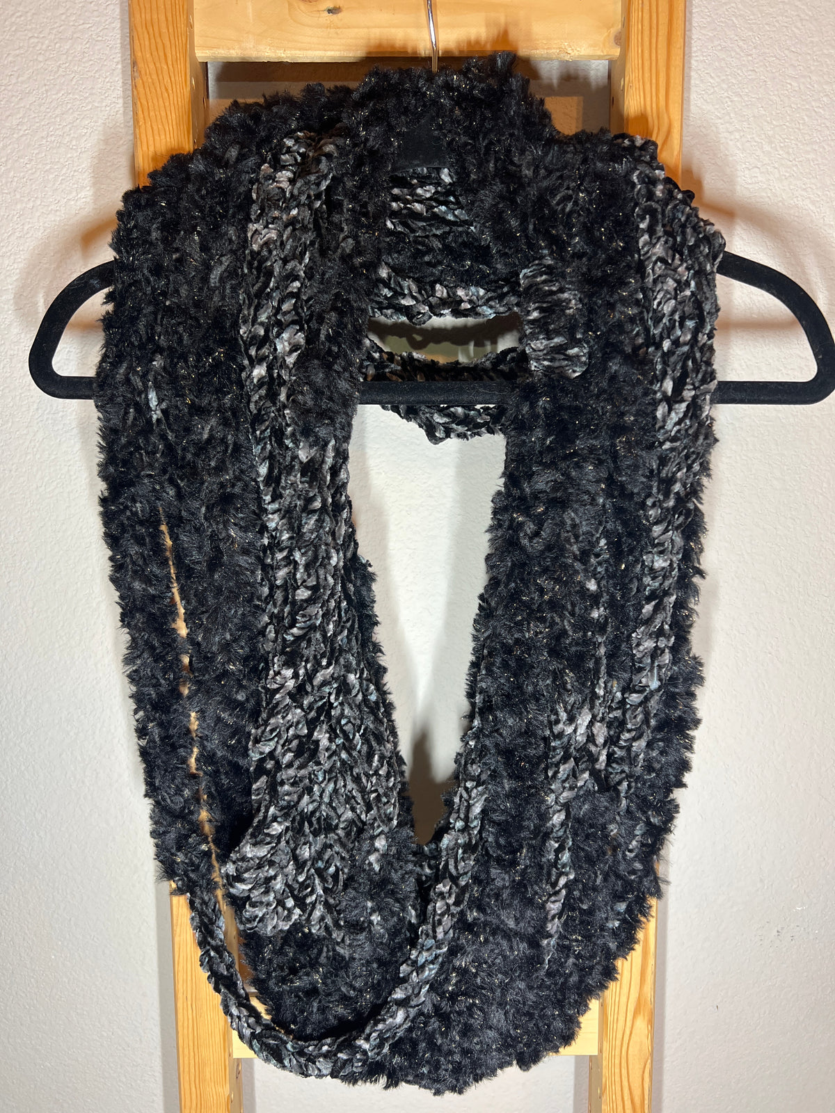 "Gilded Raven" Luscious Lei - Large, Double