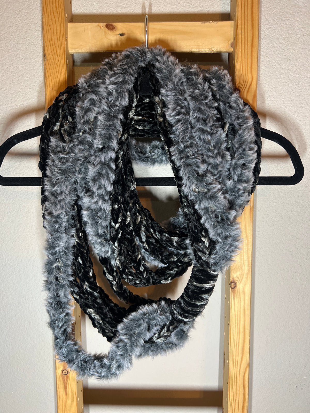 "Eclipse Owl" Luscious Lei, Medium, Fur