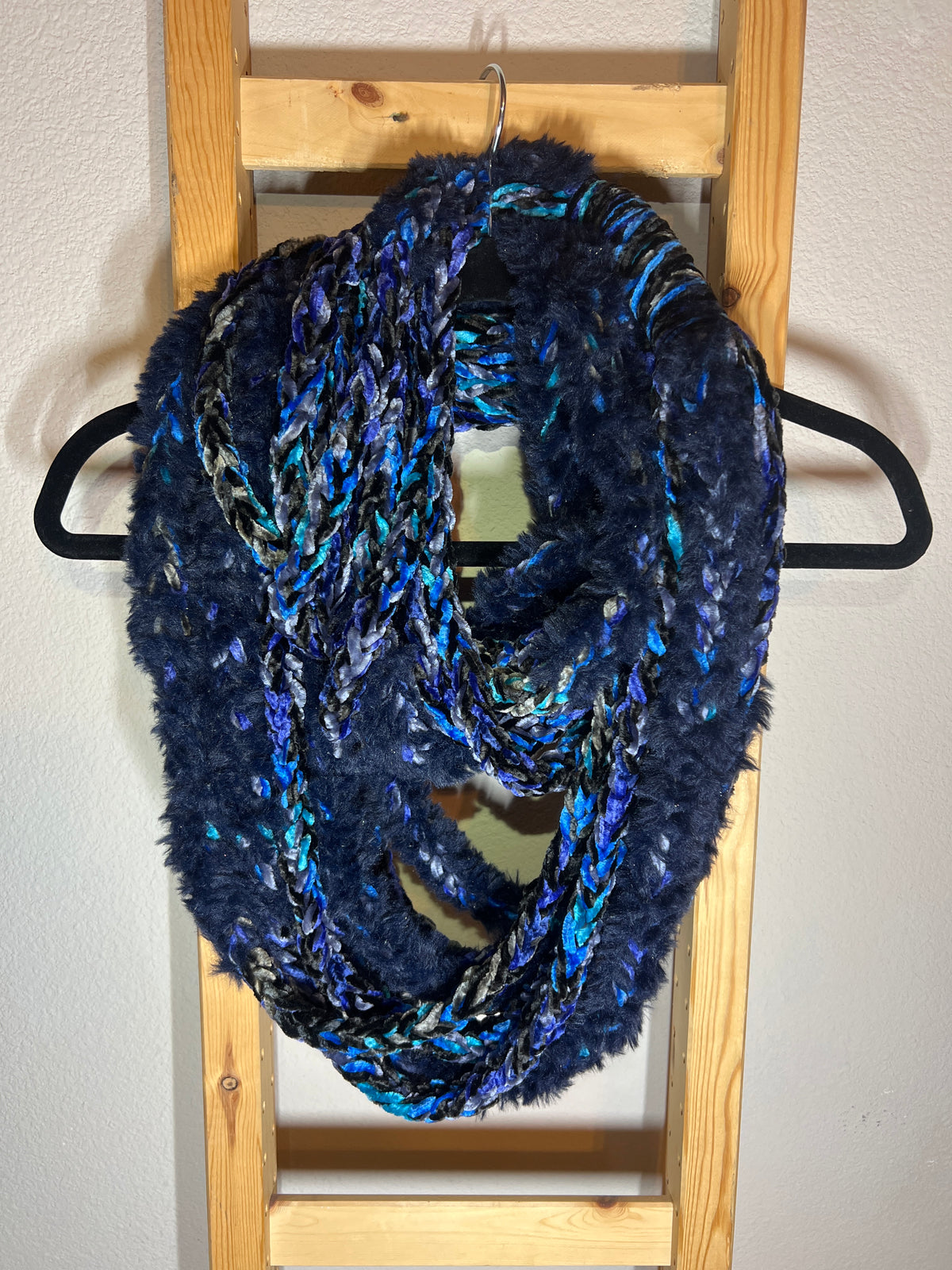 "Sapphire Rhino" Luscious Lei, Medium, Fur