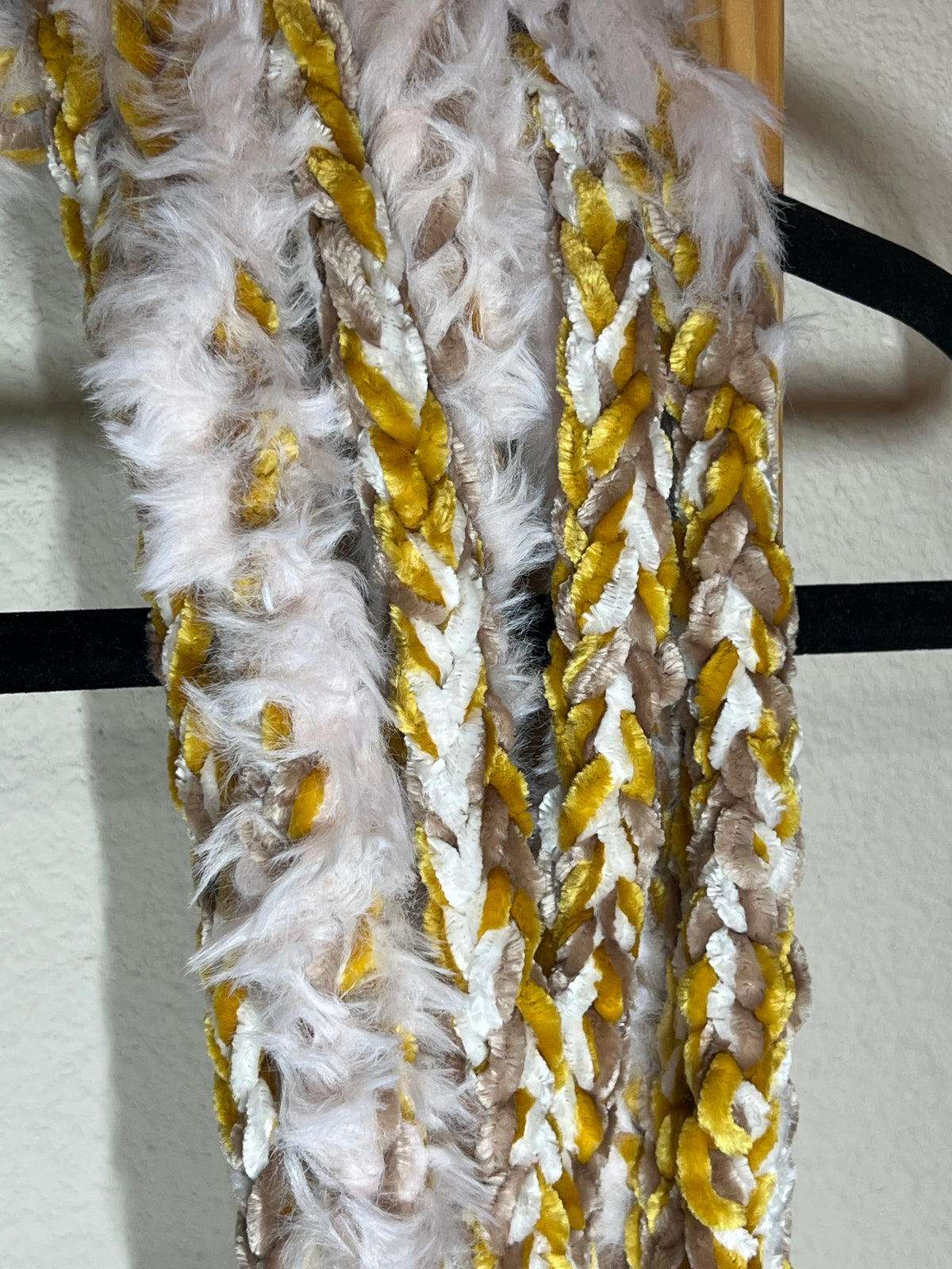 "Heavenly Hummingbird" Luscious Lei, Medium, Fur