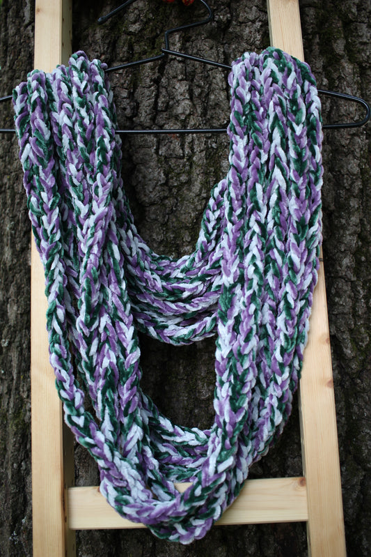 "Spearmint" Luscious Lei - Medium, Triple