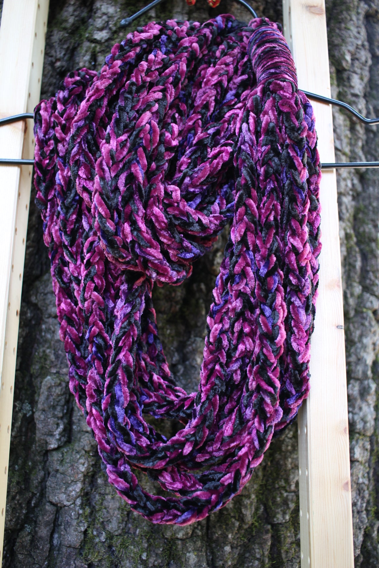 "Bordeaux" Luscious Lei - Medium, Triple