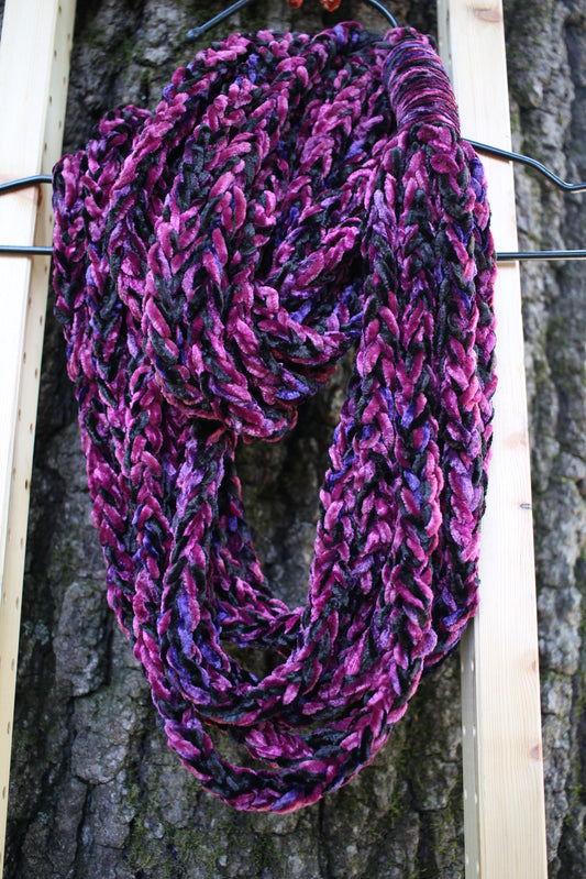 "Bordeaux" Luscious Lei - Medium, Triple