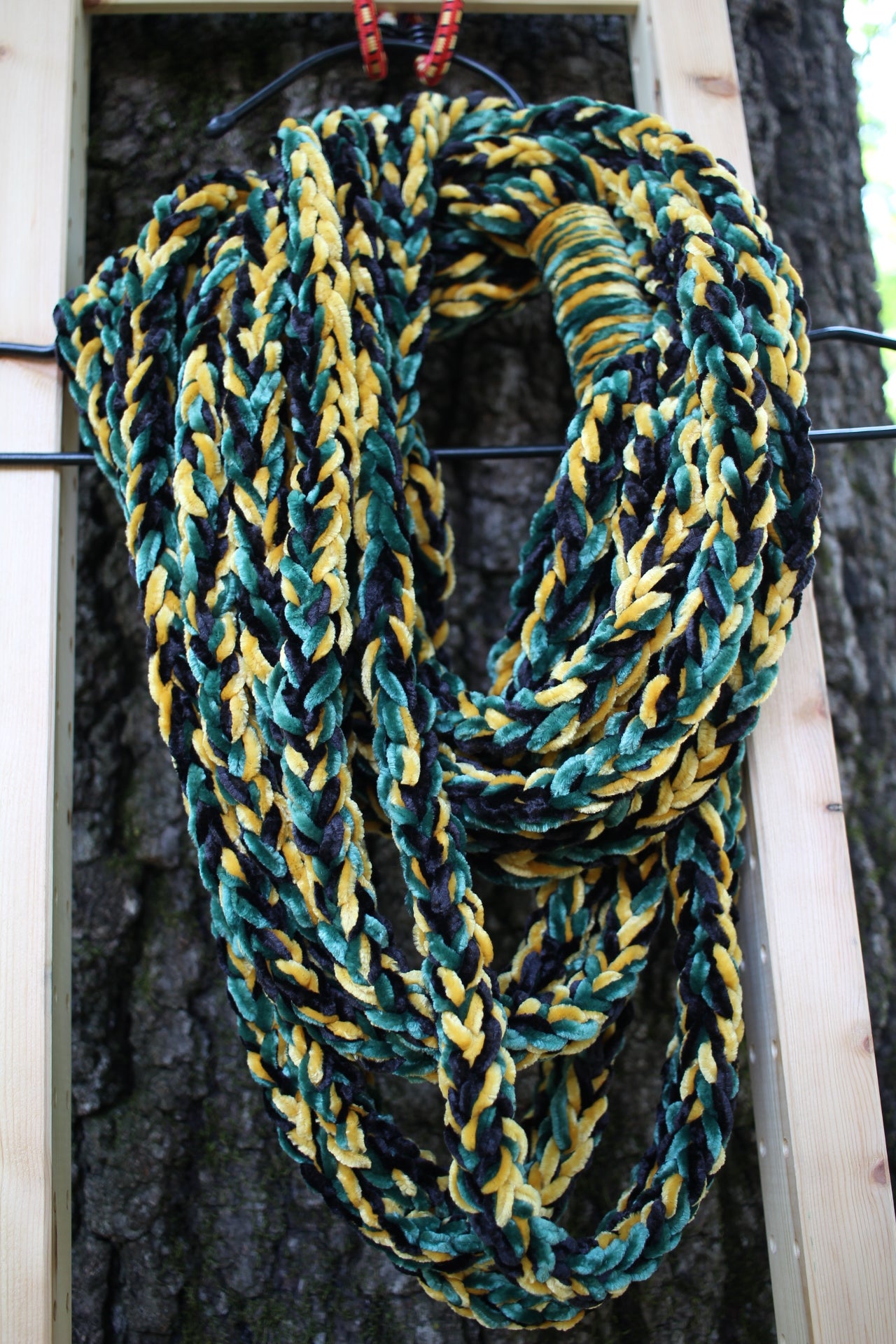 "Rasta Pasta" Luscious Lei - Medium, Triple