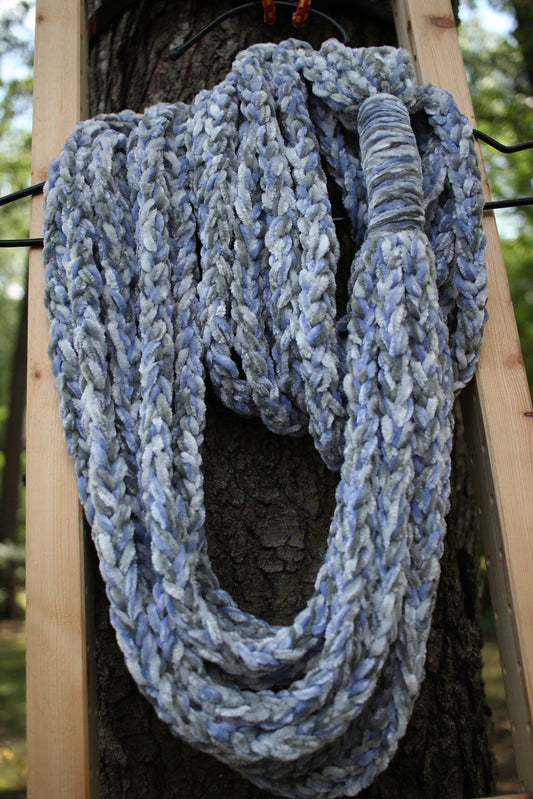 "Icy Mist" Luscious Lei - Medium, Triple