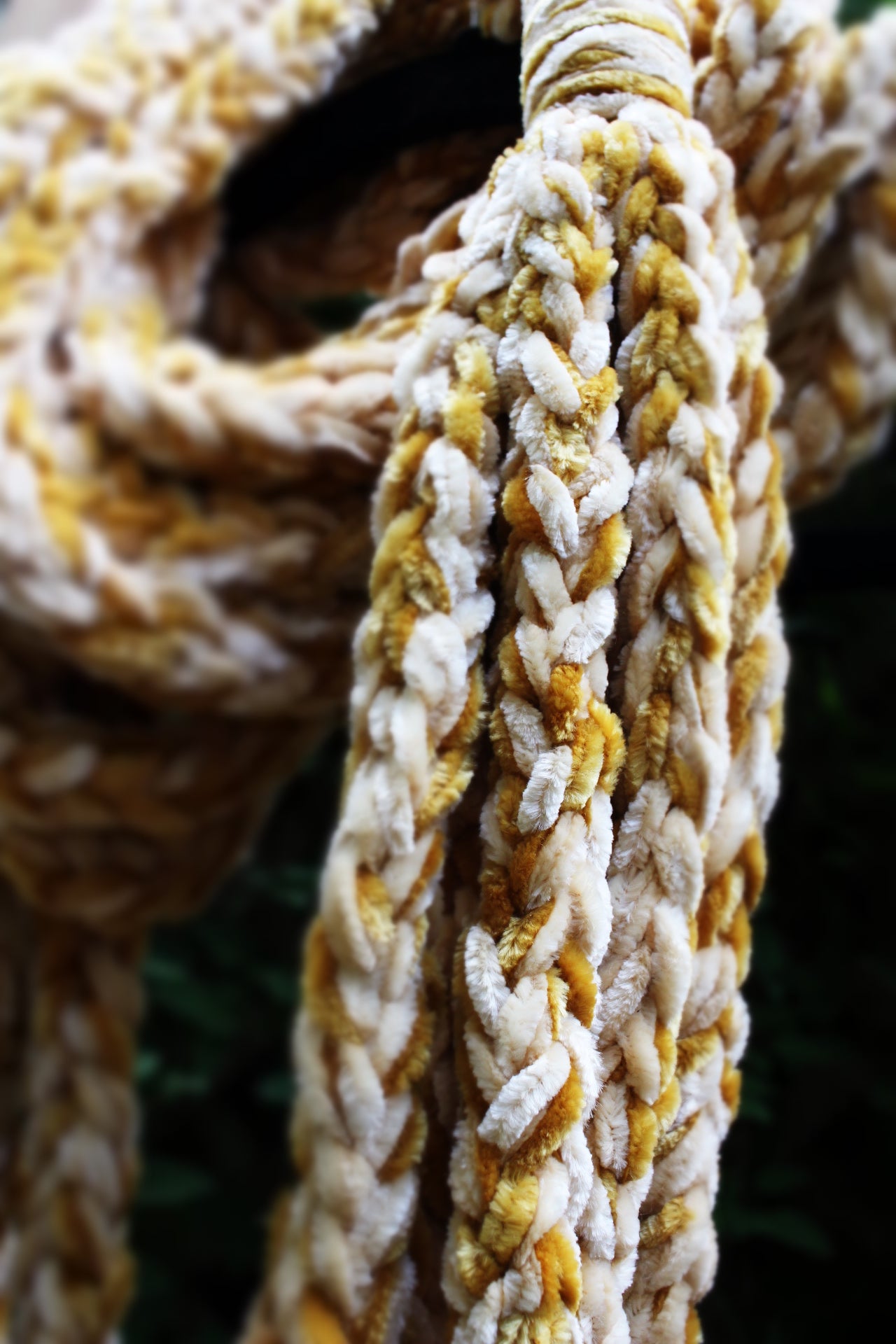 "Mello Yellow" Luscious Lei - Medium, Triple