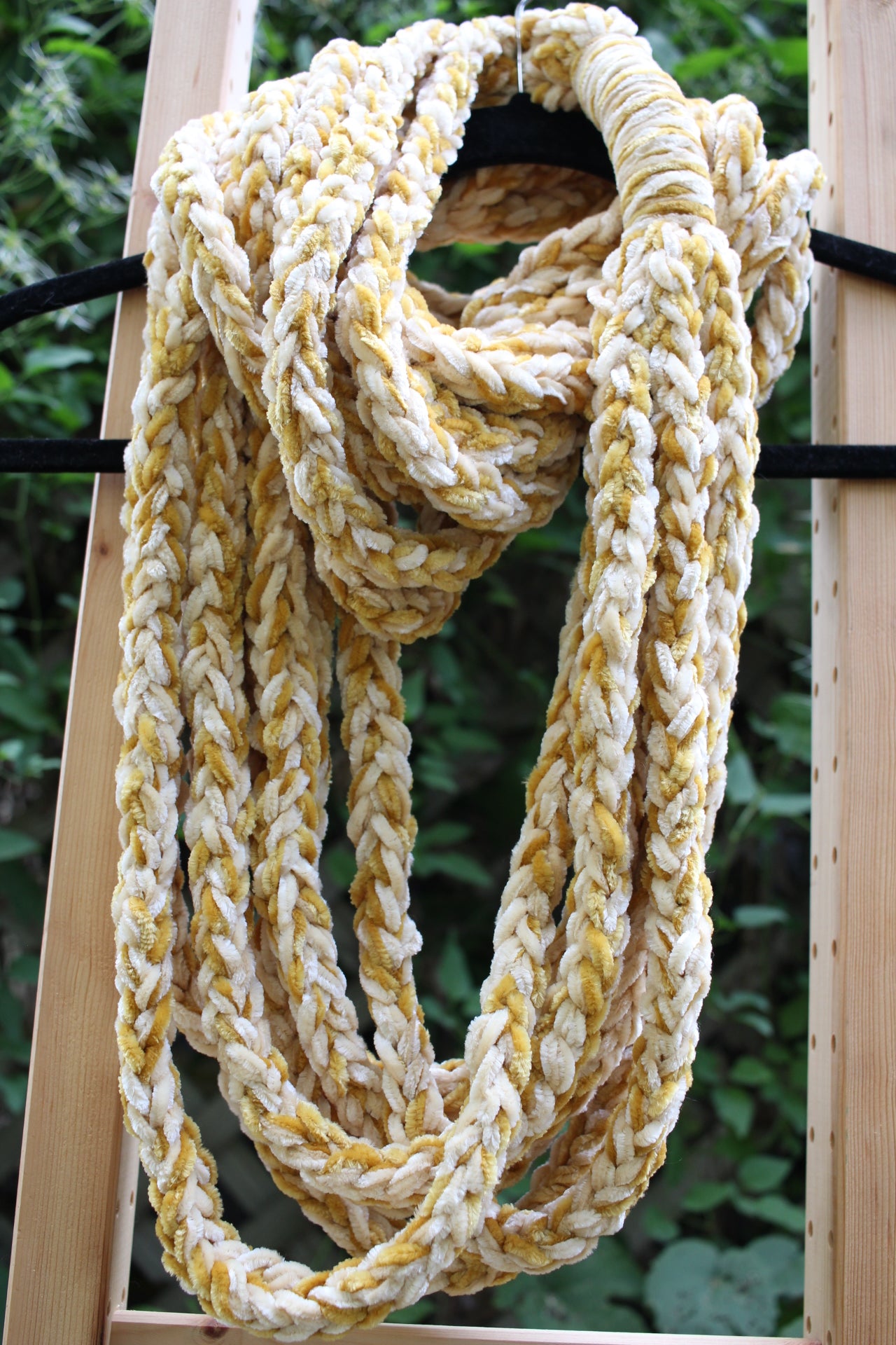 "Mello Yellow" Luscious Lei - Medium, Triple