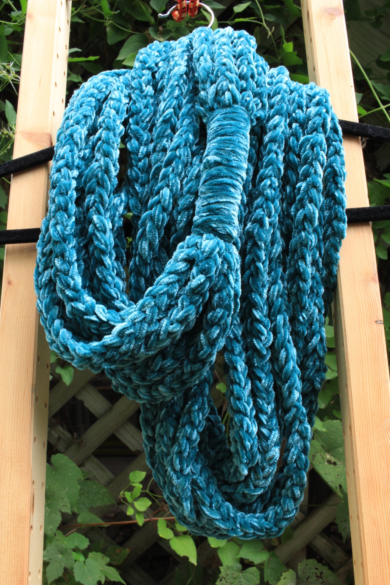 "Triple Teal" Luscious Lei - Medium, Triple