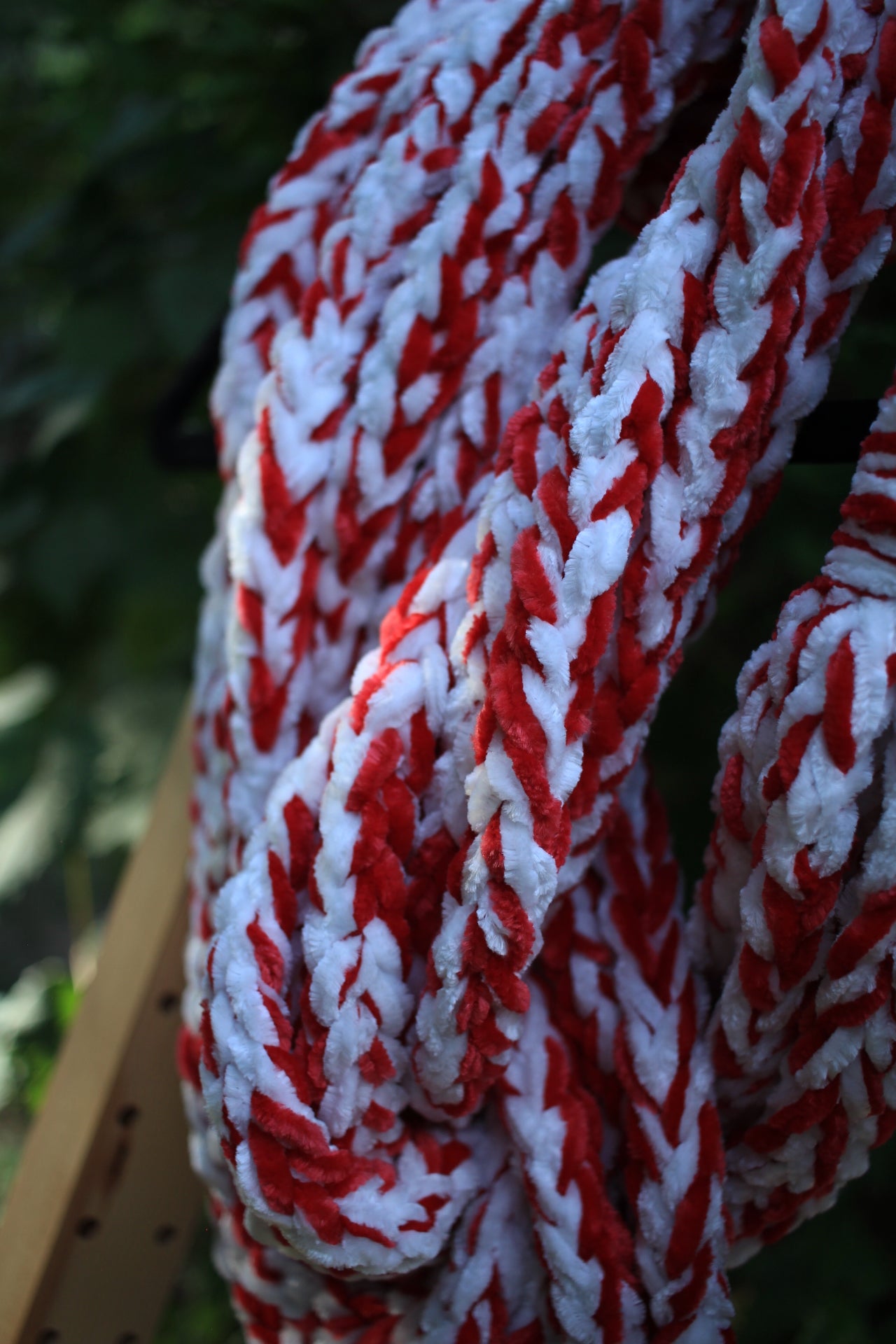 "Razorback White" Luscious Lei - Medium, Triple