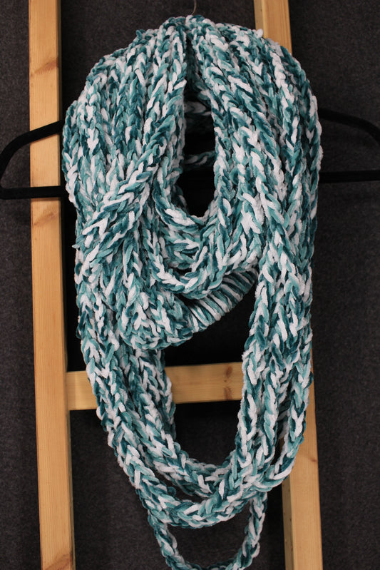 "Seafoam" Luscious Lei - Large, Triple