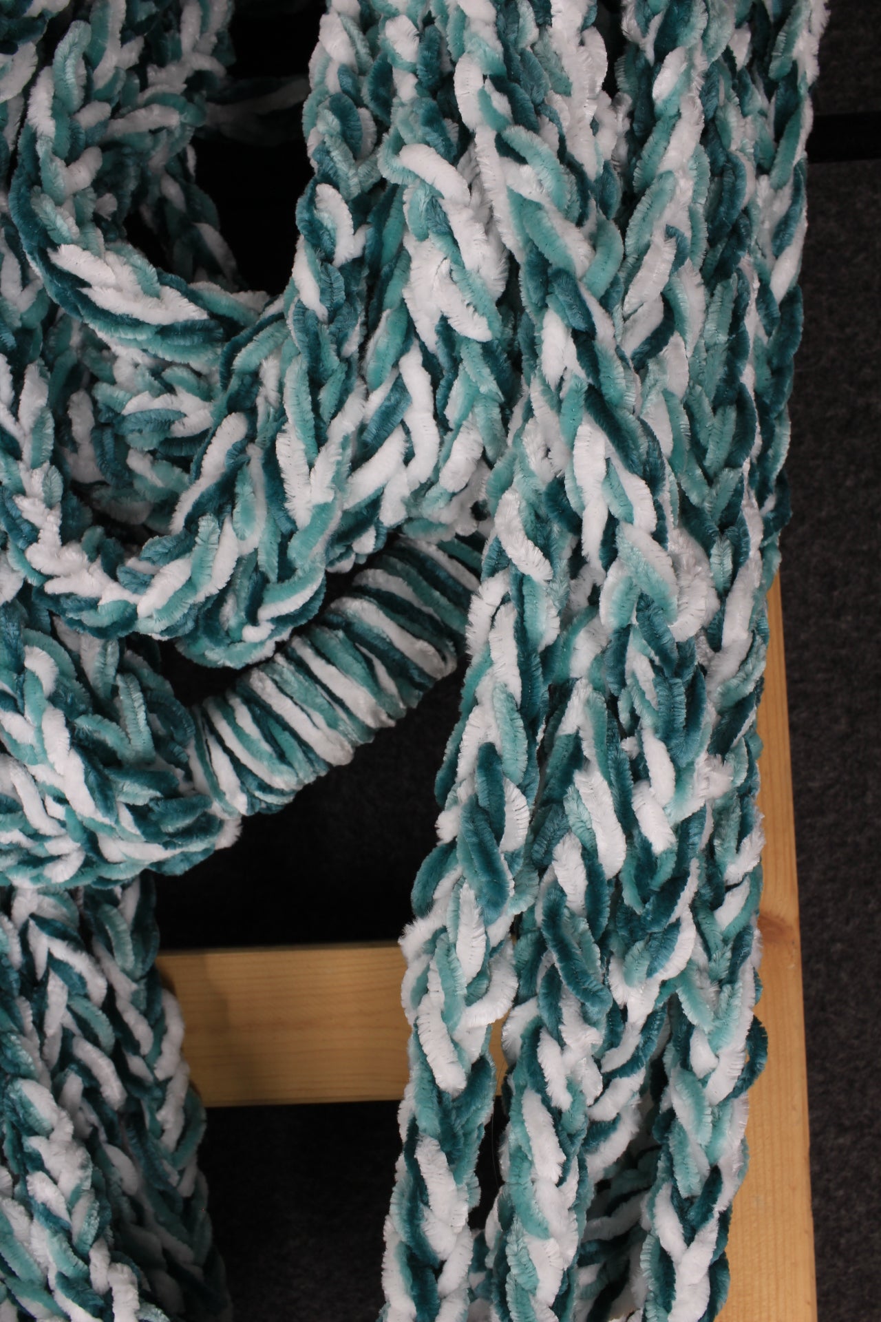 "Seafoam" Luscious Lei - Large, Triple