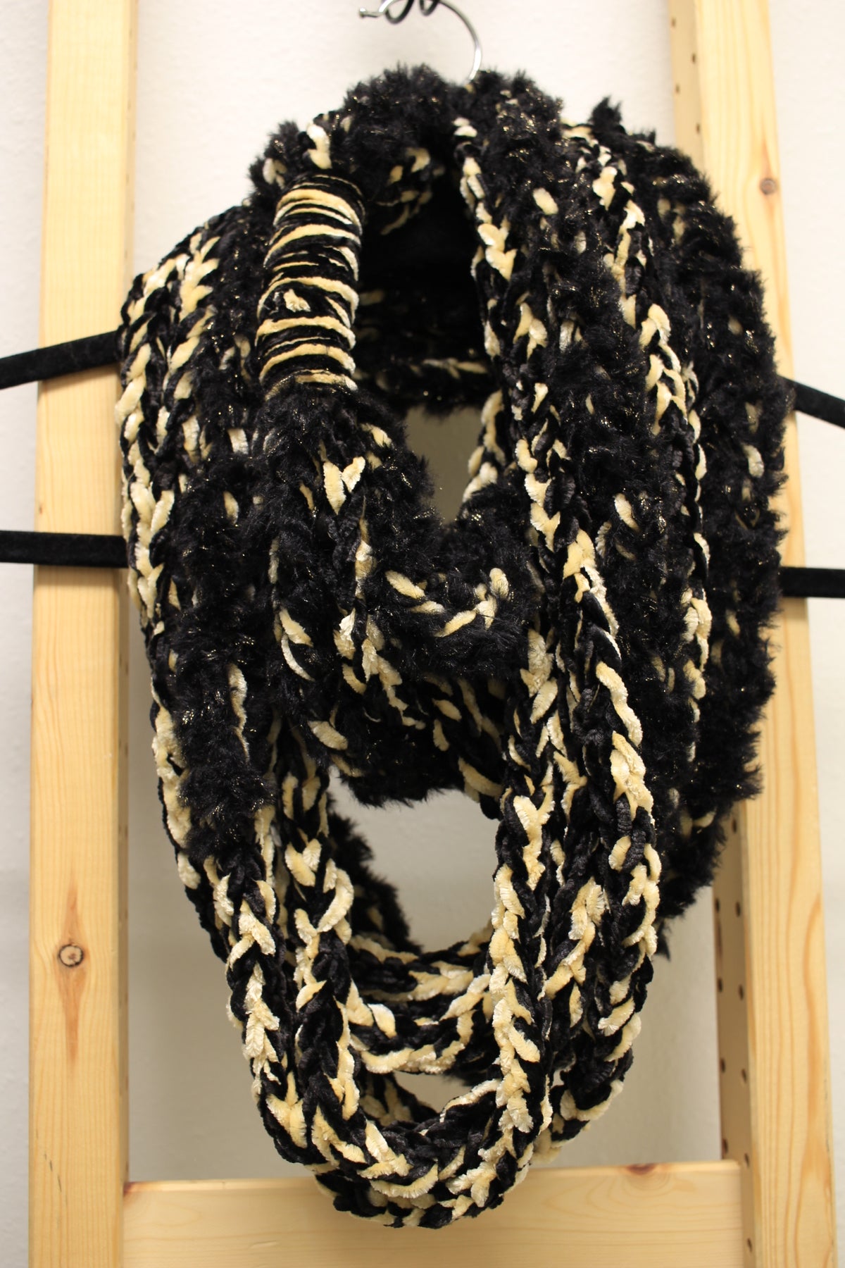 "Golden Panda" Luscious Lei, Medium, Fur