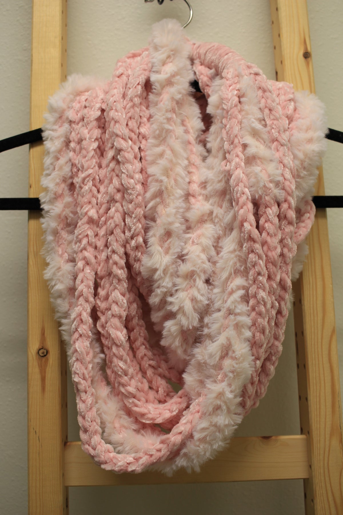 "Pink Panther" Luscious Lei, Medium, Fur